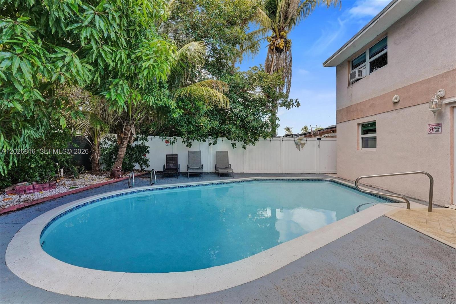 712 SW 7th terr, Hallandale Beach FL 33009