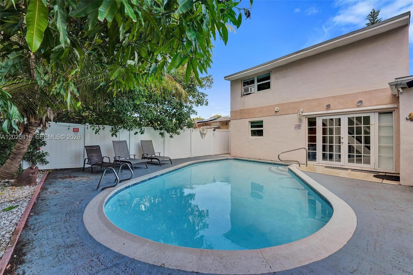 712 SW 7th terr, Hallandale Beach FL 33009