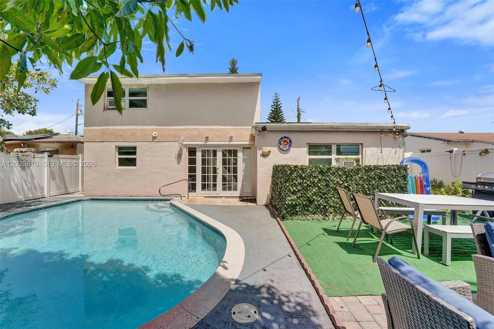 712 SW 7th terr, Hallandale Beach FL 33009