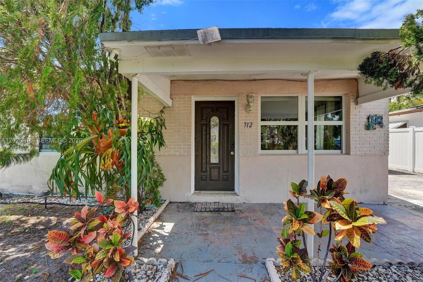 712 SW 7th terr, Hallandale Beach FL 33009