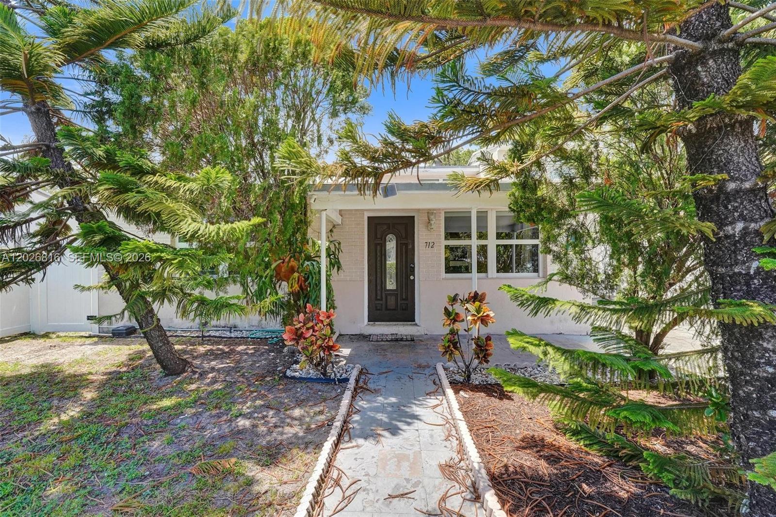 712 SW 7th terr, Hallandale Beach FL 33009