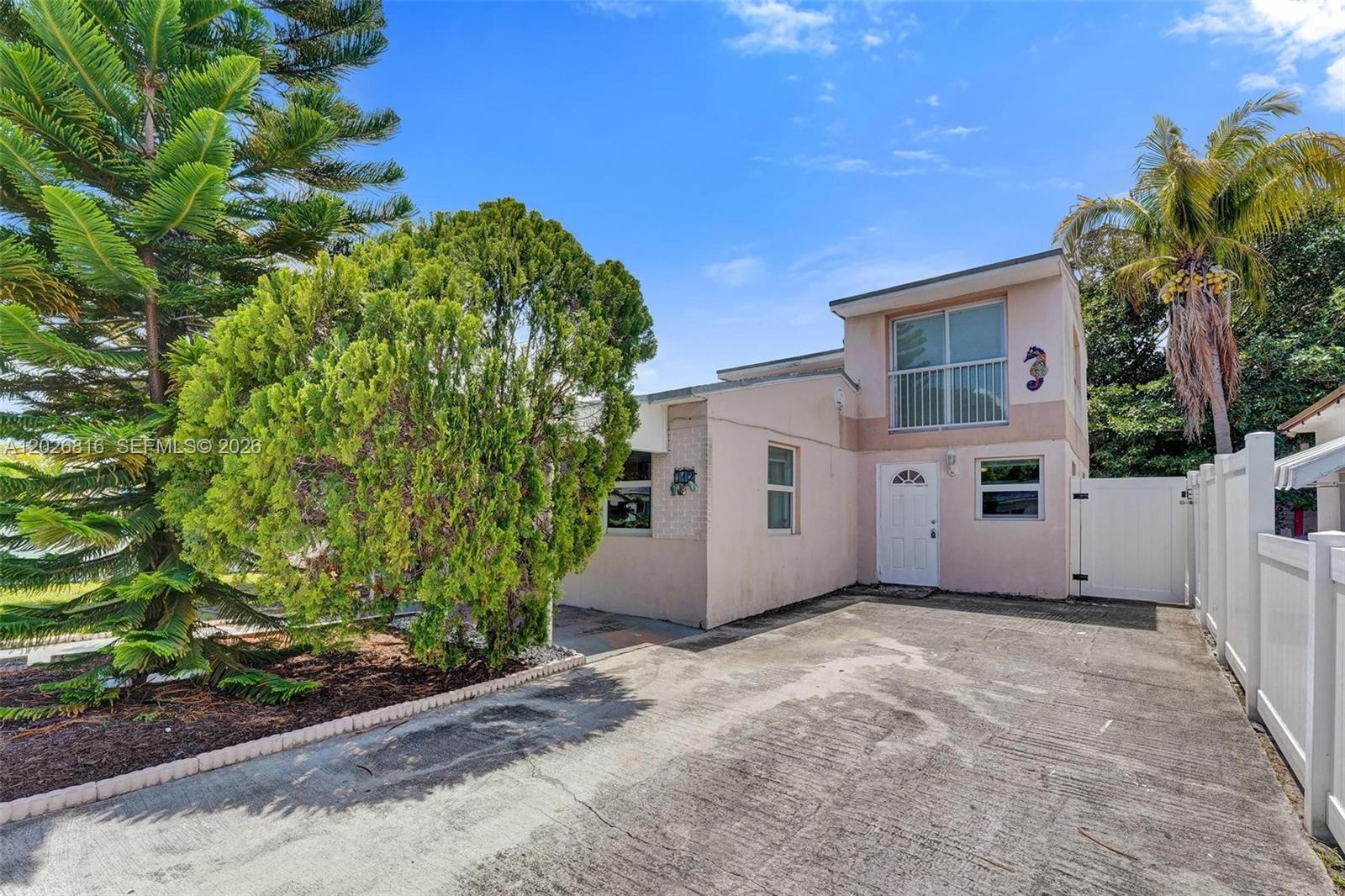 712 SW 7th terr, Hallandale Beach FL 33009
