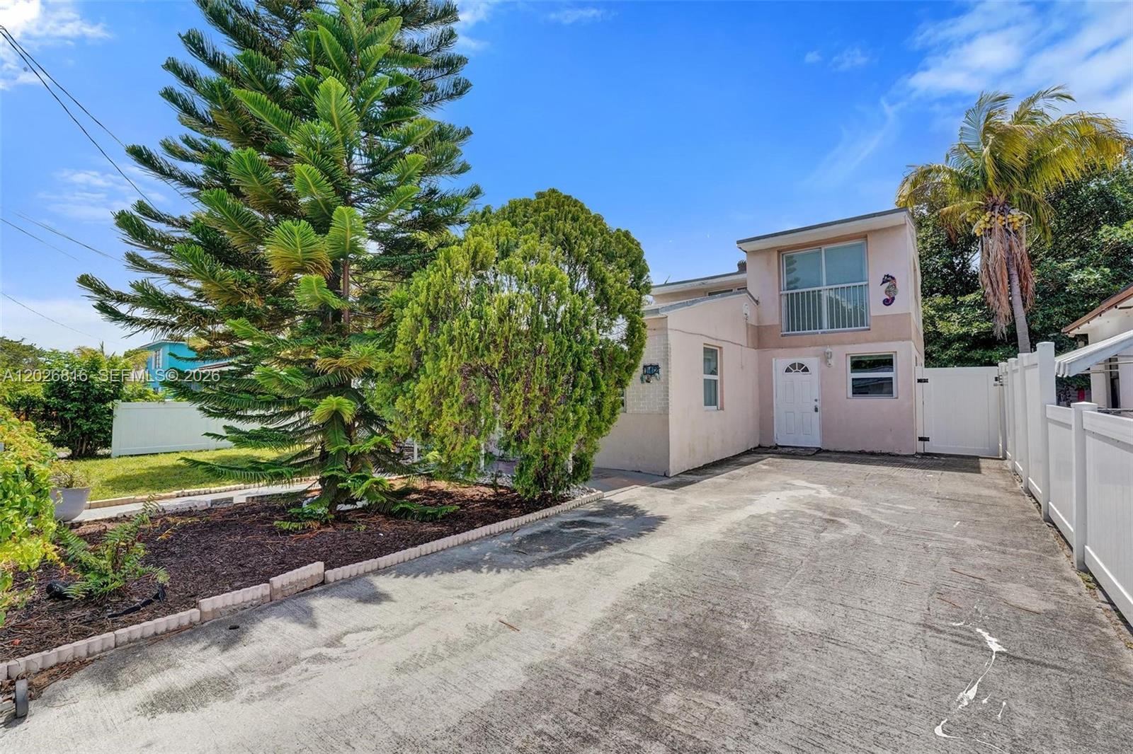 712 SW 7th terr, Hallandale Beach FL 33009
