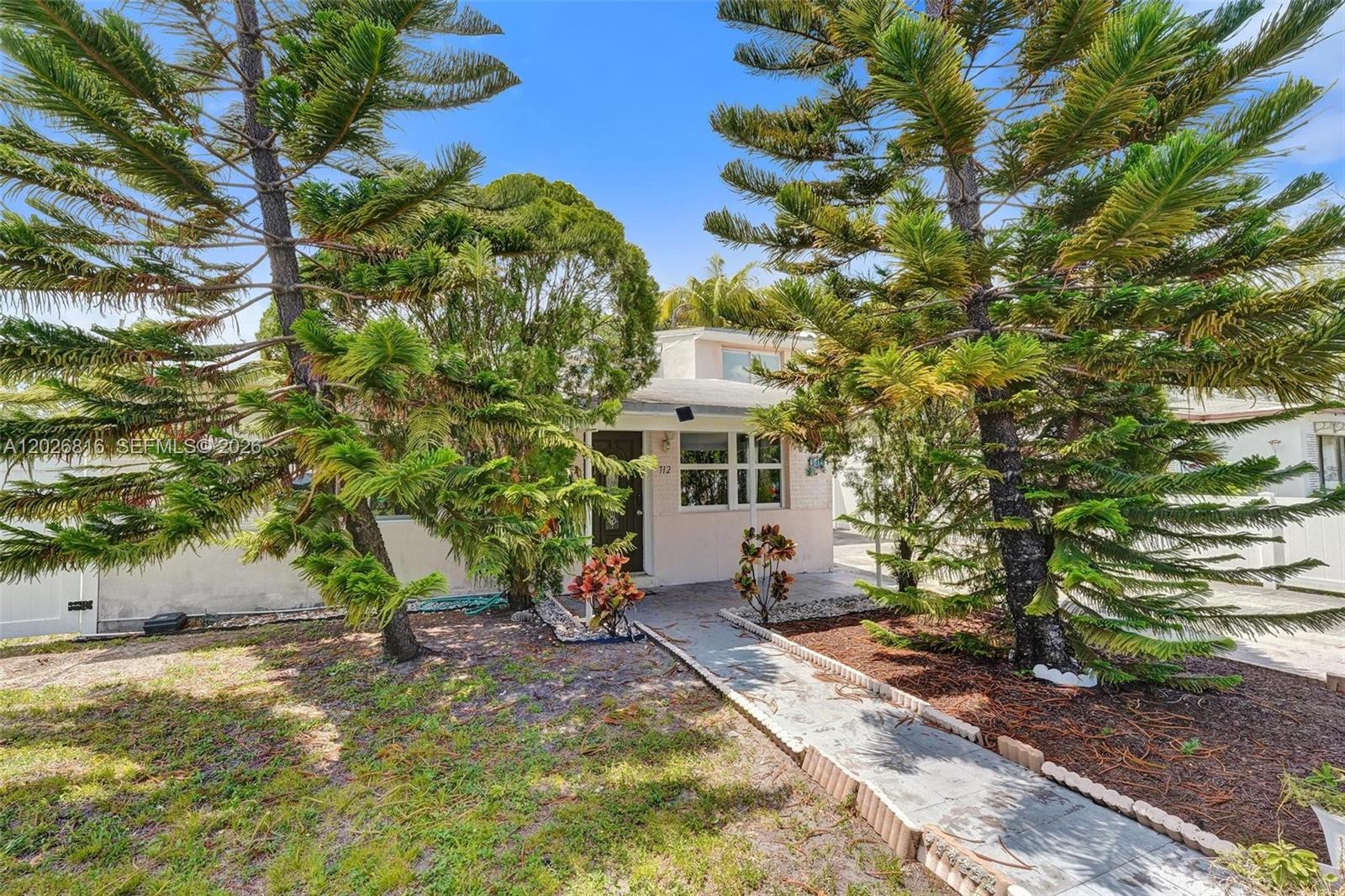 712 SW 7th terr, Hallandale Beach FL 33009