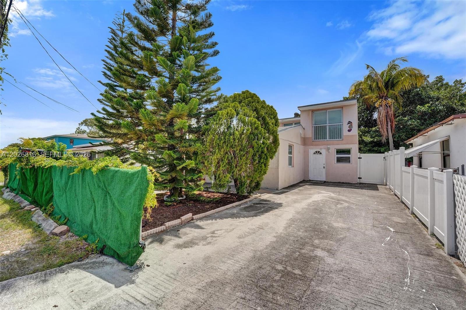 712 SW 7th terr, Hallandale Beach FL 33009