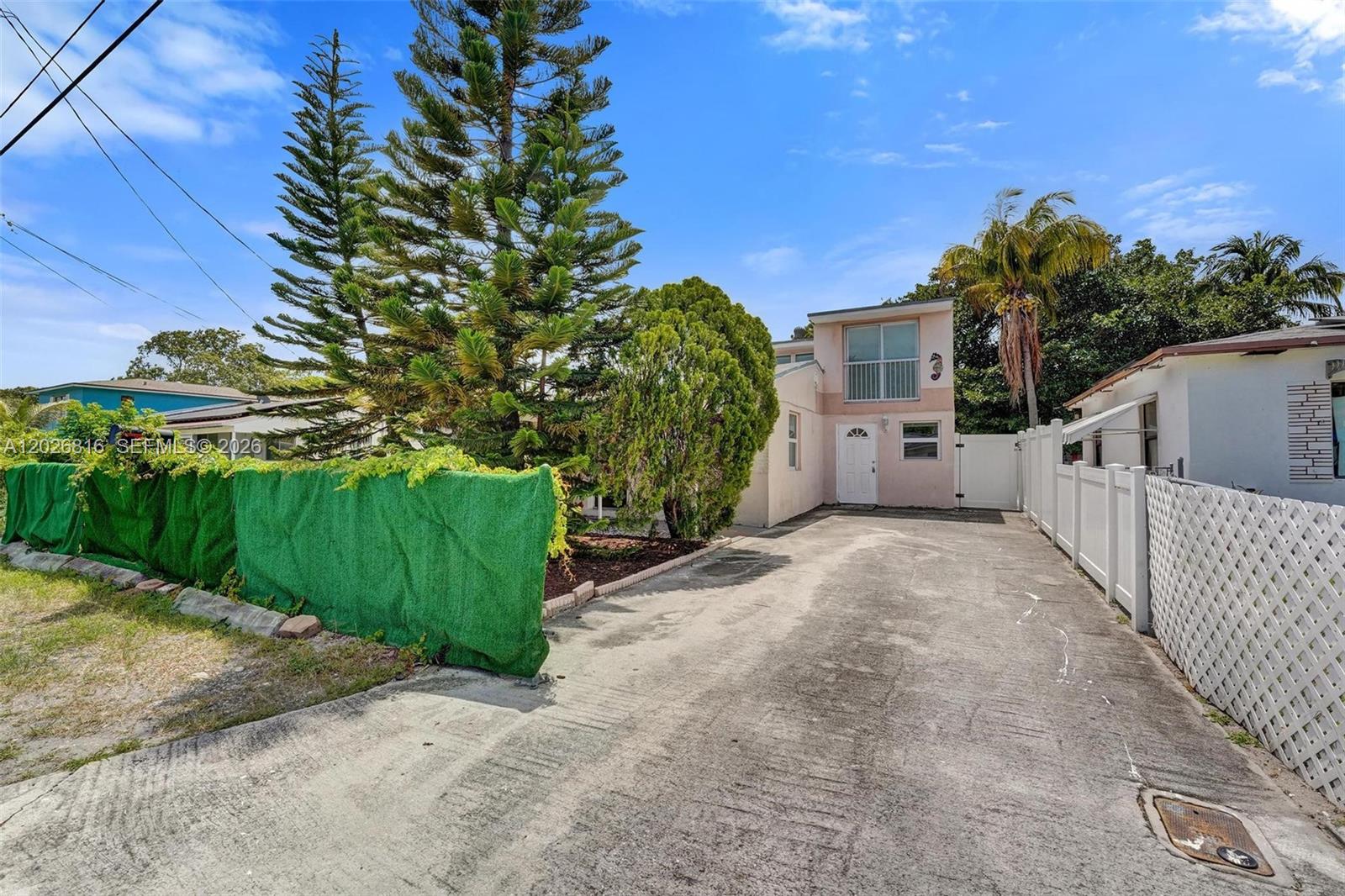 712 SW 7th terr, Hallandale Beach FL 33009