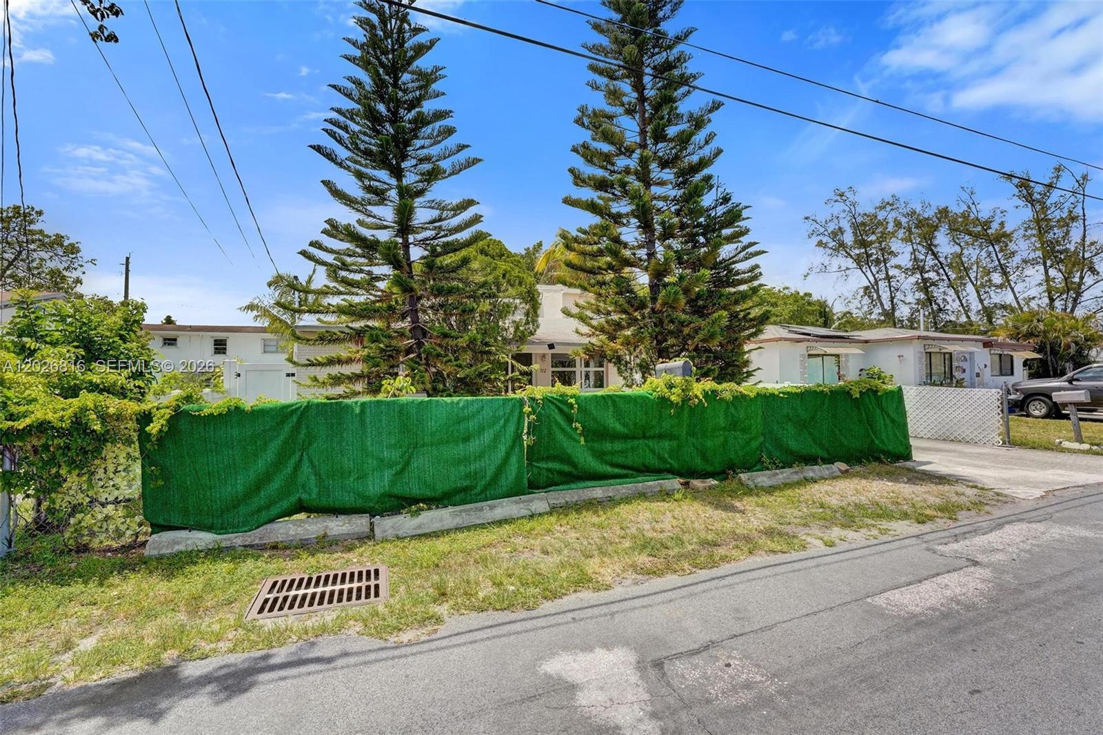 712 SW 7th terr, Hallandale Beach FL 33009