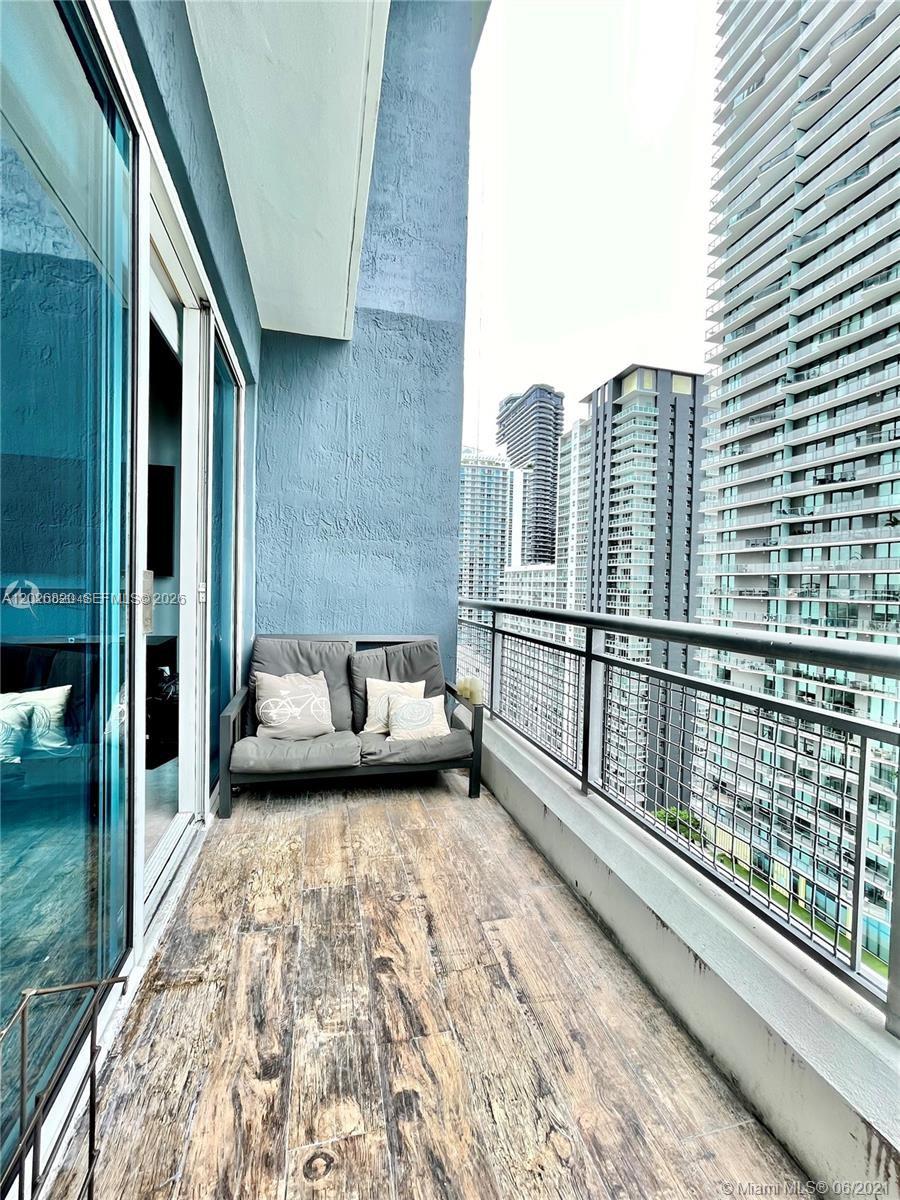 60 SW 13th St #2002, Miami FL 33130