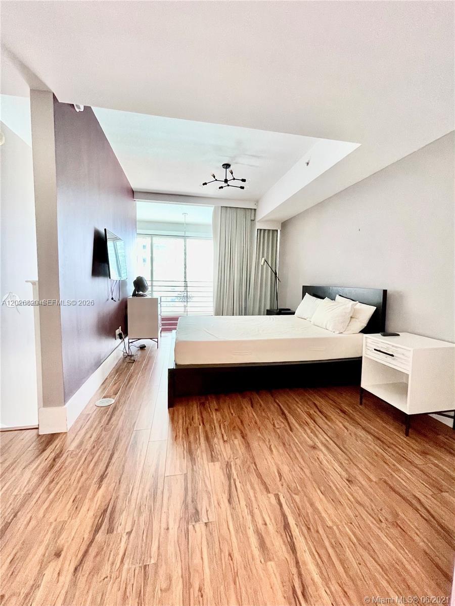 60 SW 13th St #2002, Miami FL 33130