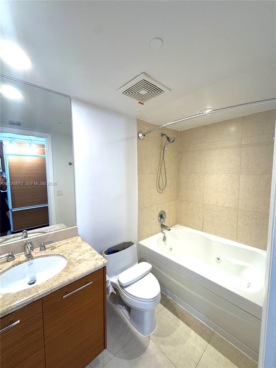 50 Biscayne Blvd #3303, Miami FL 33132