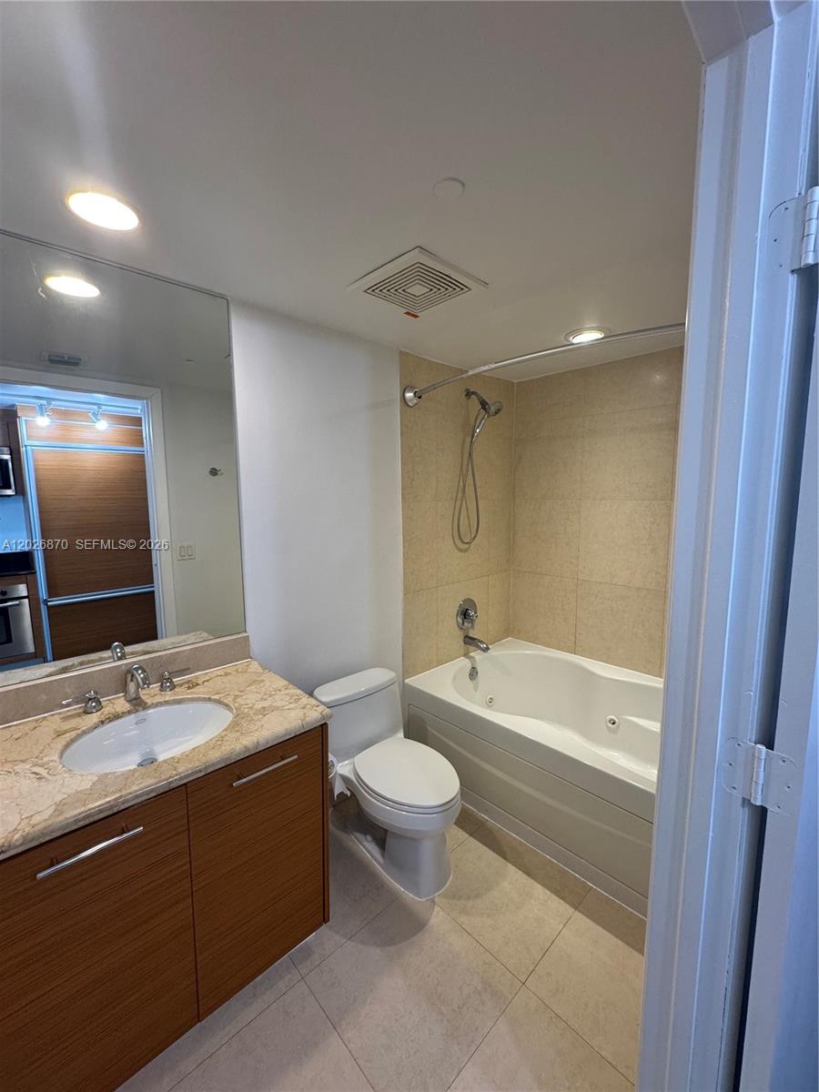 50 Biscayne Blvd #3303, Miami FL 33132