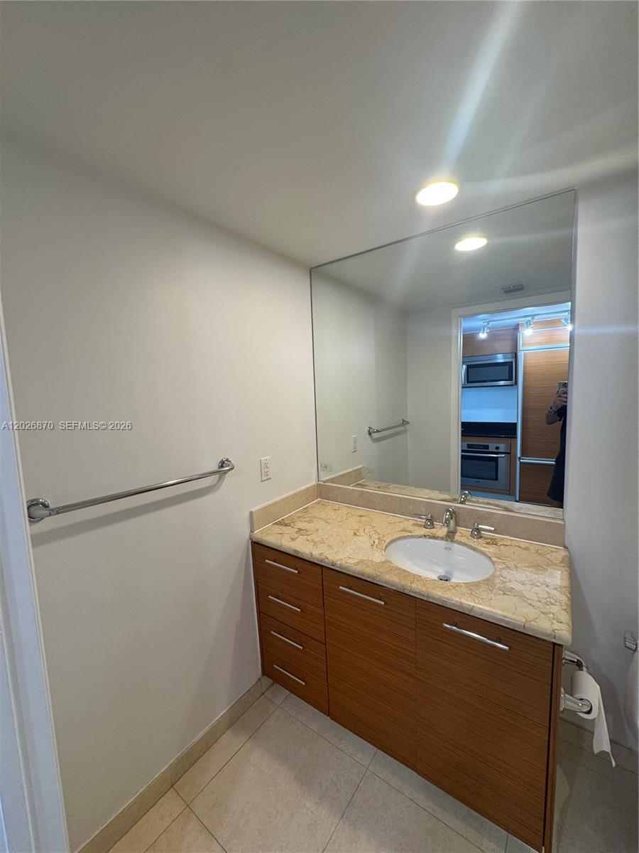 50 Biscayne Blvd #3303, Miami FL 33132