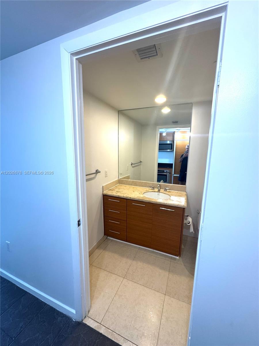 50 Biscayne Blvd #3303, Miami FL 33132