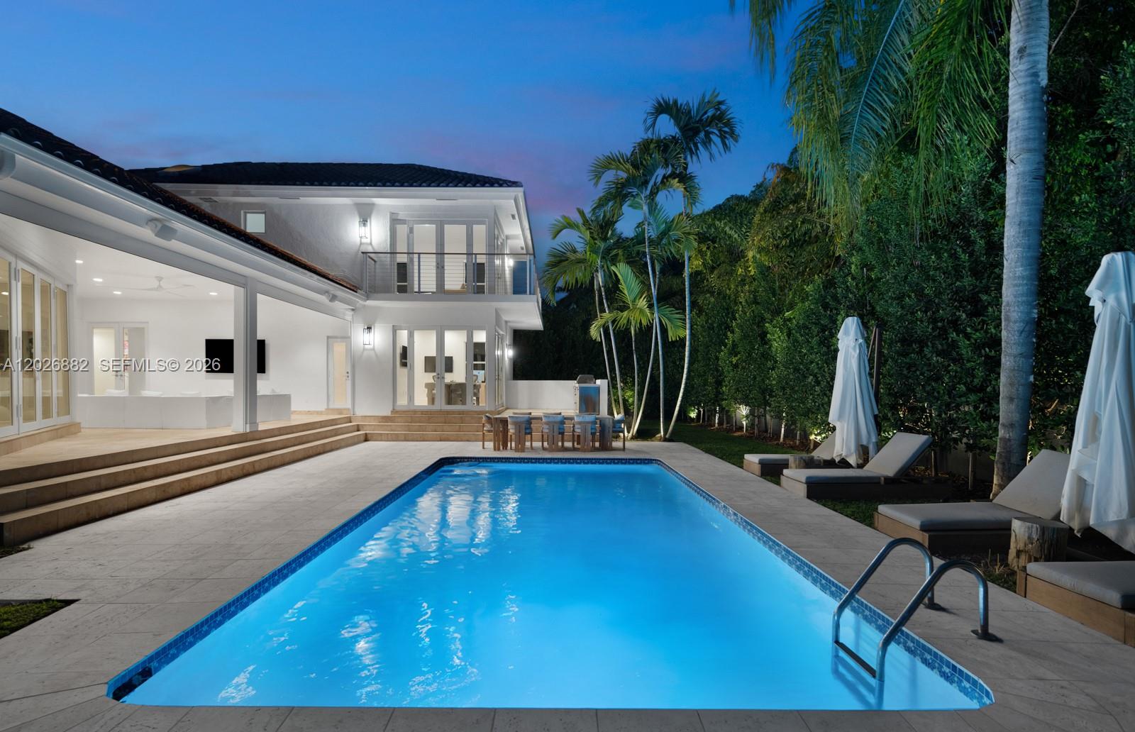 7155 E Lago Dr, Coral Gables FL 33143