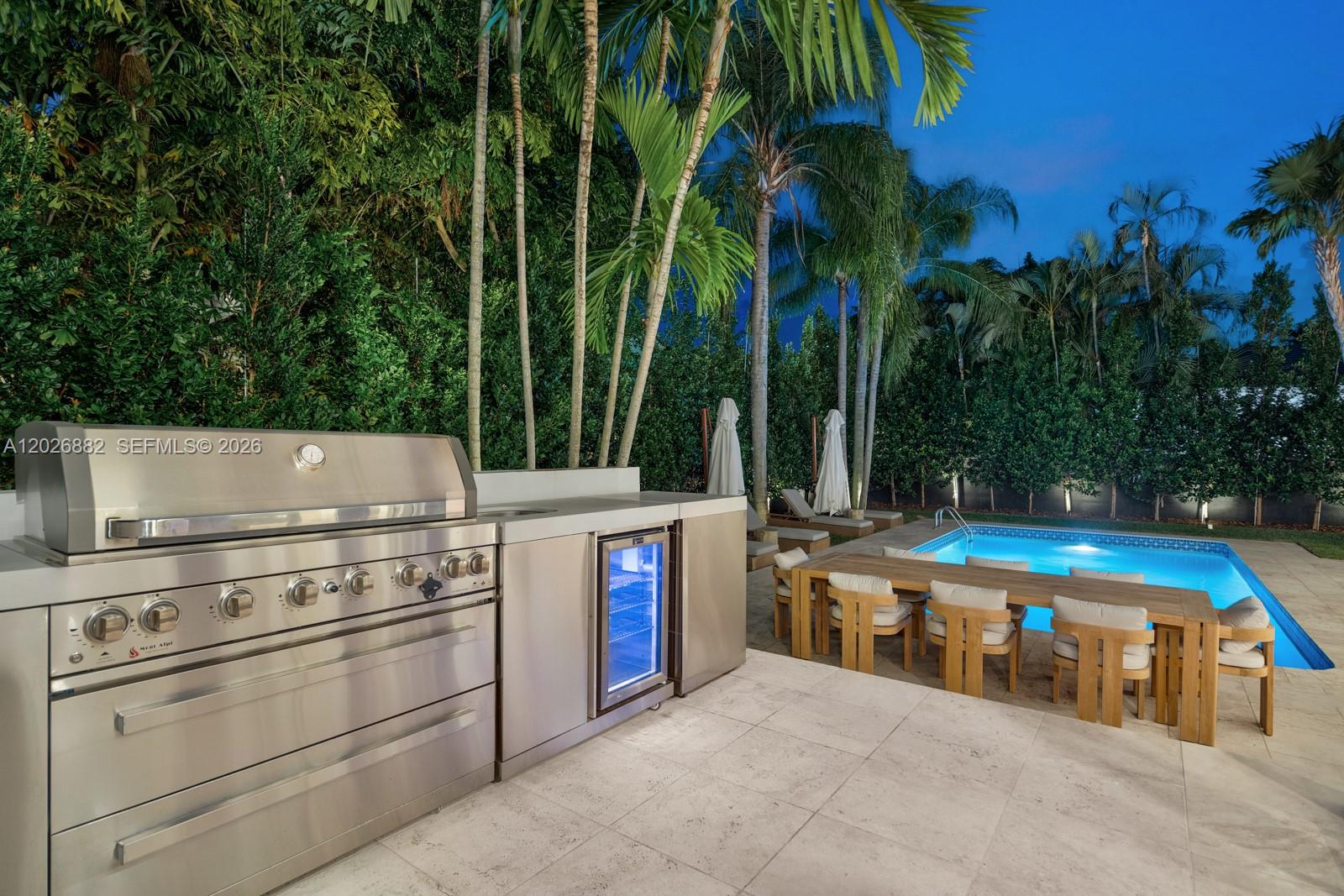 7155 E Lago Dr, Coral Gables FL 33143