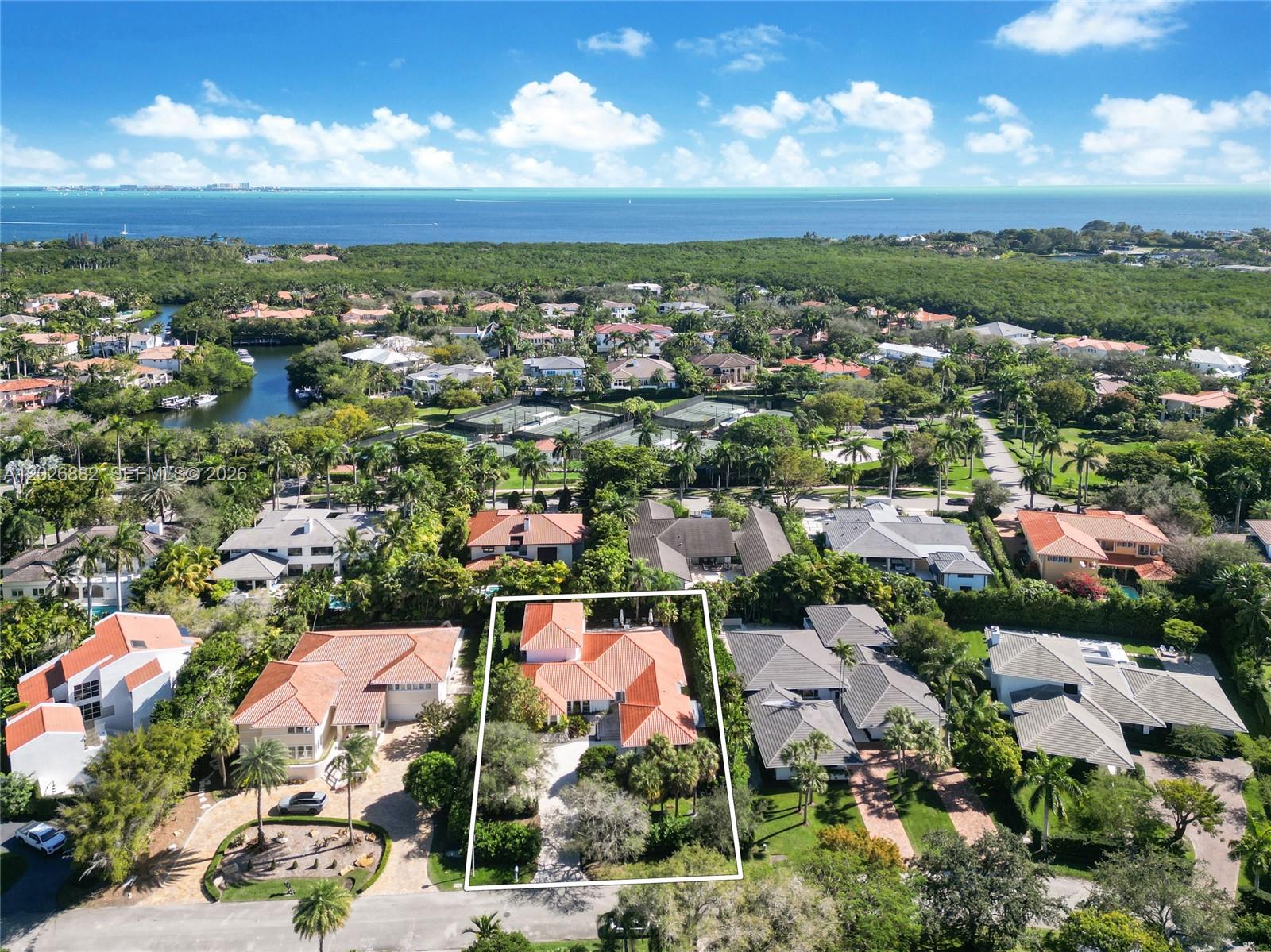 7155 E Lago Dr, Coral Gables FL 33143