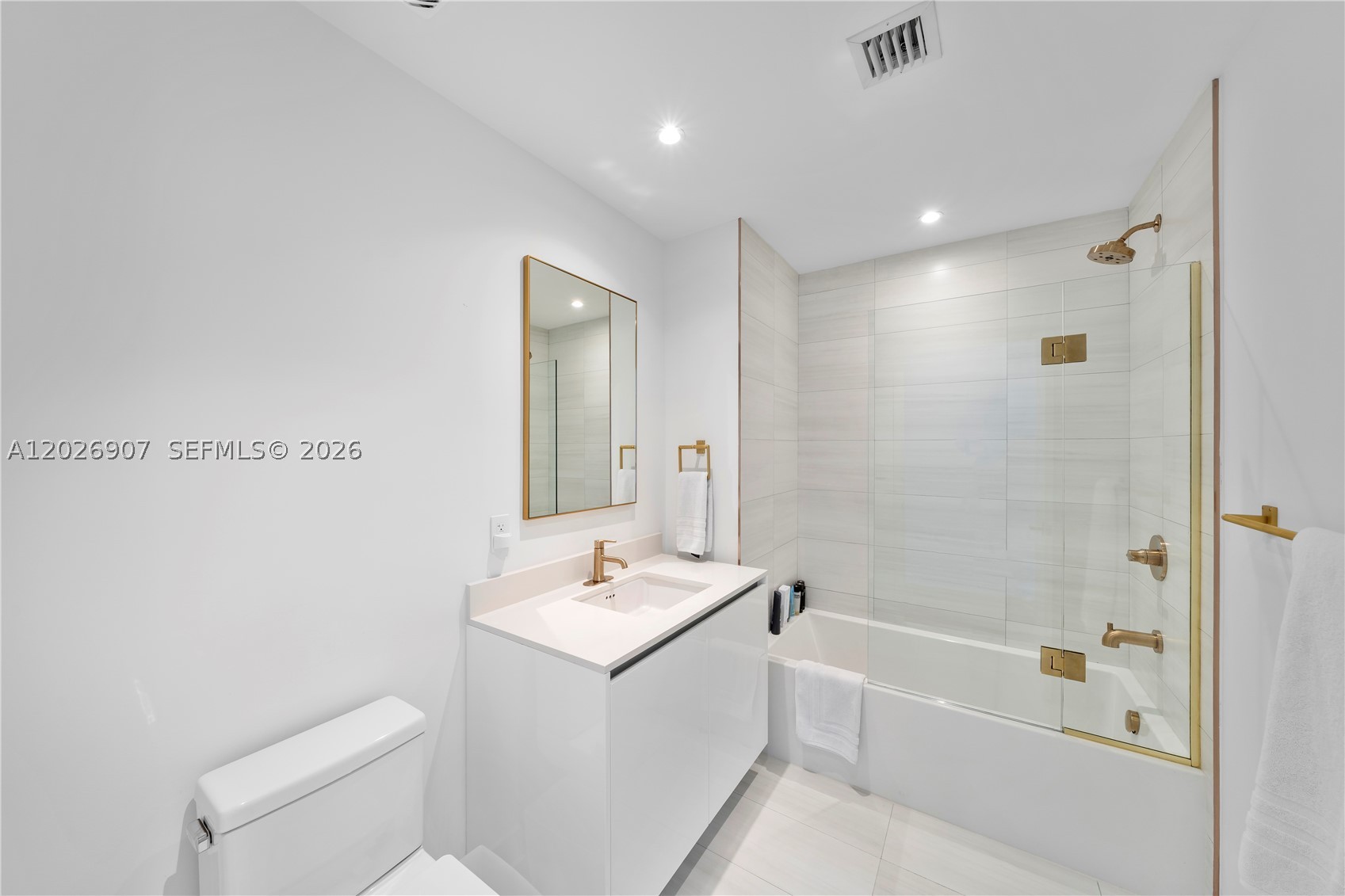 2678 Tigertail Ave #1702, Miami FL 33133