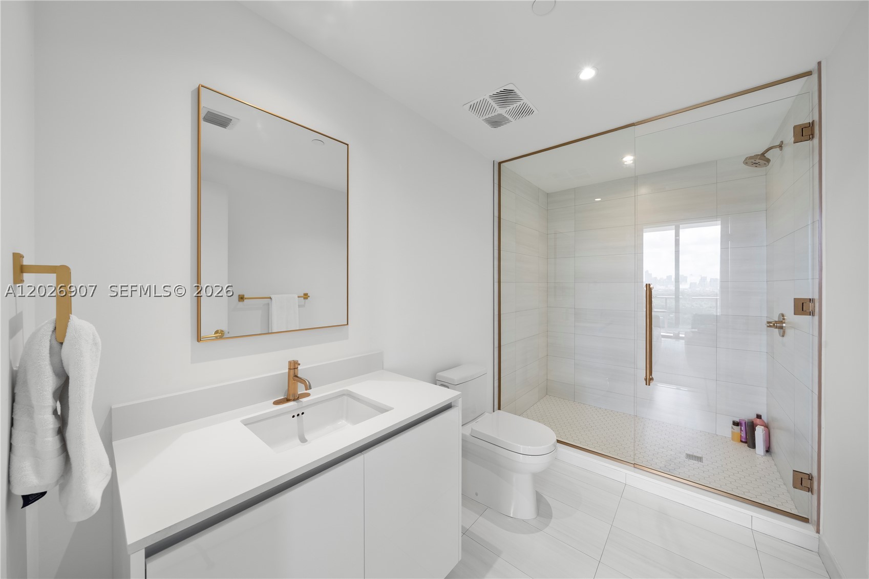 2678 Tigertail Ave #1702, Miami FL 33133