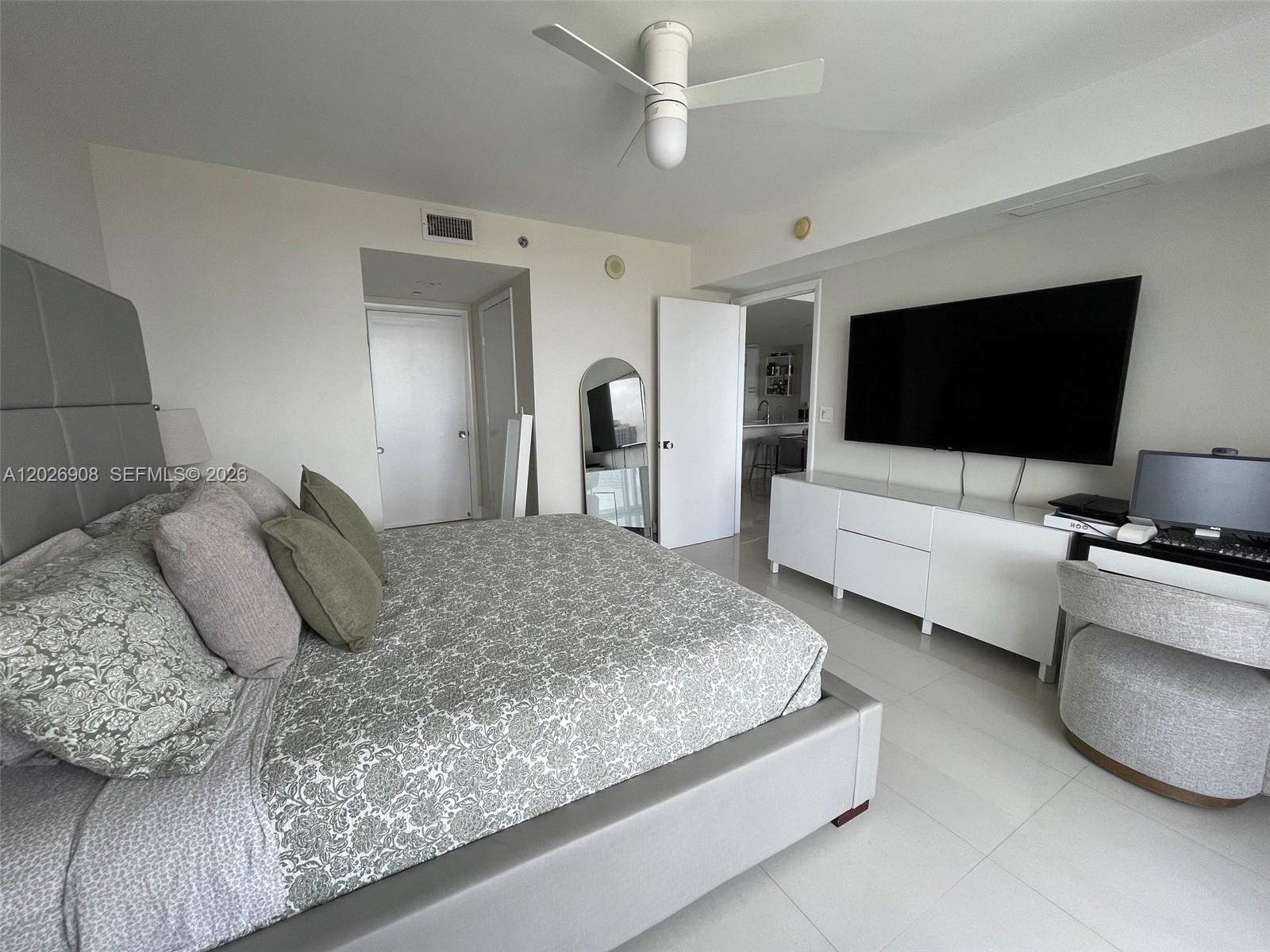 50 Biscayne Blvd #3411, Miami FL 33132