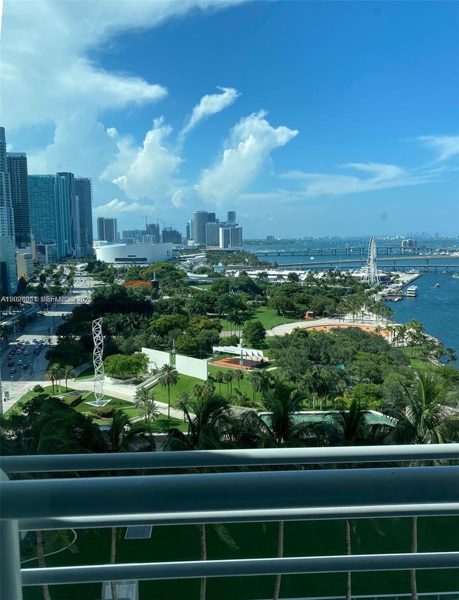 325 S Biscayne Blvd #2022, Miami FL 33131