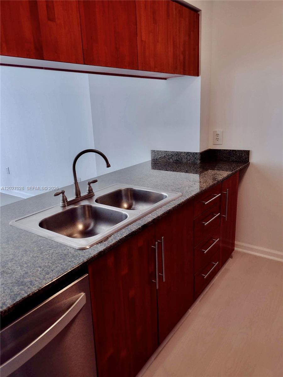 1200 Brickell Bay Dr #2005, Miami FL 33131