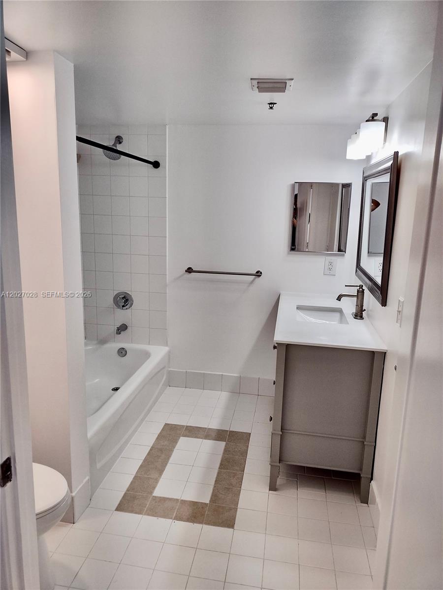 1200 Brickell Bay Dr #2005, Miami FL 33131