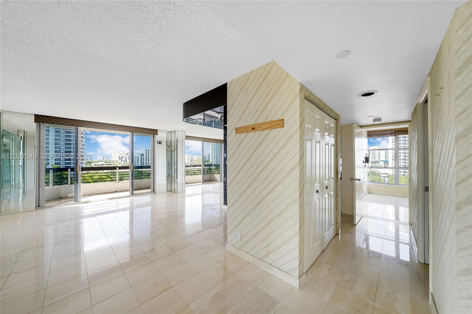 3600 Mystic Pointe Dr #812, Aventura FL 33180