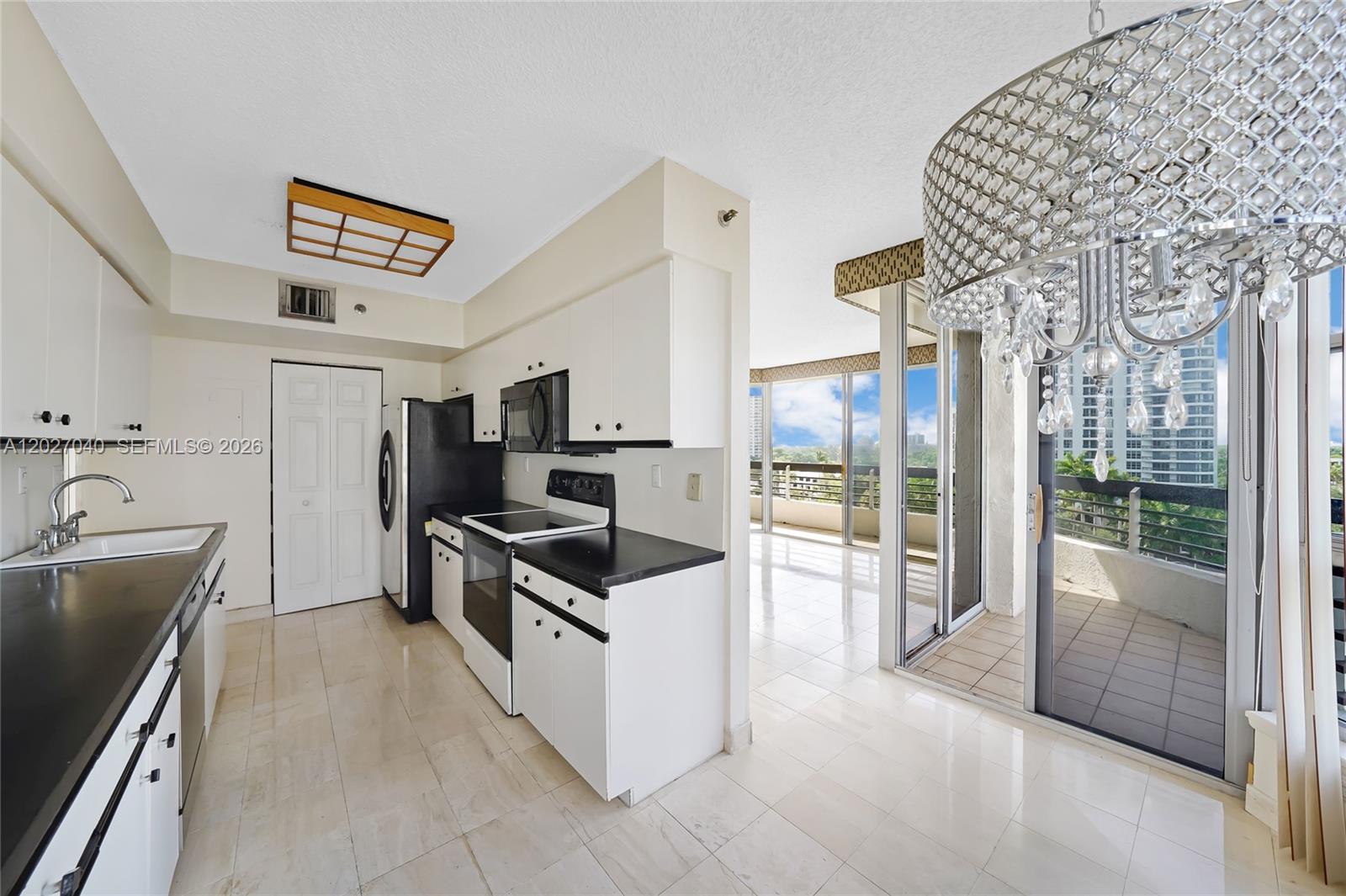 3600 Mystic Pointe Dr #812, Aventura FL 33180