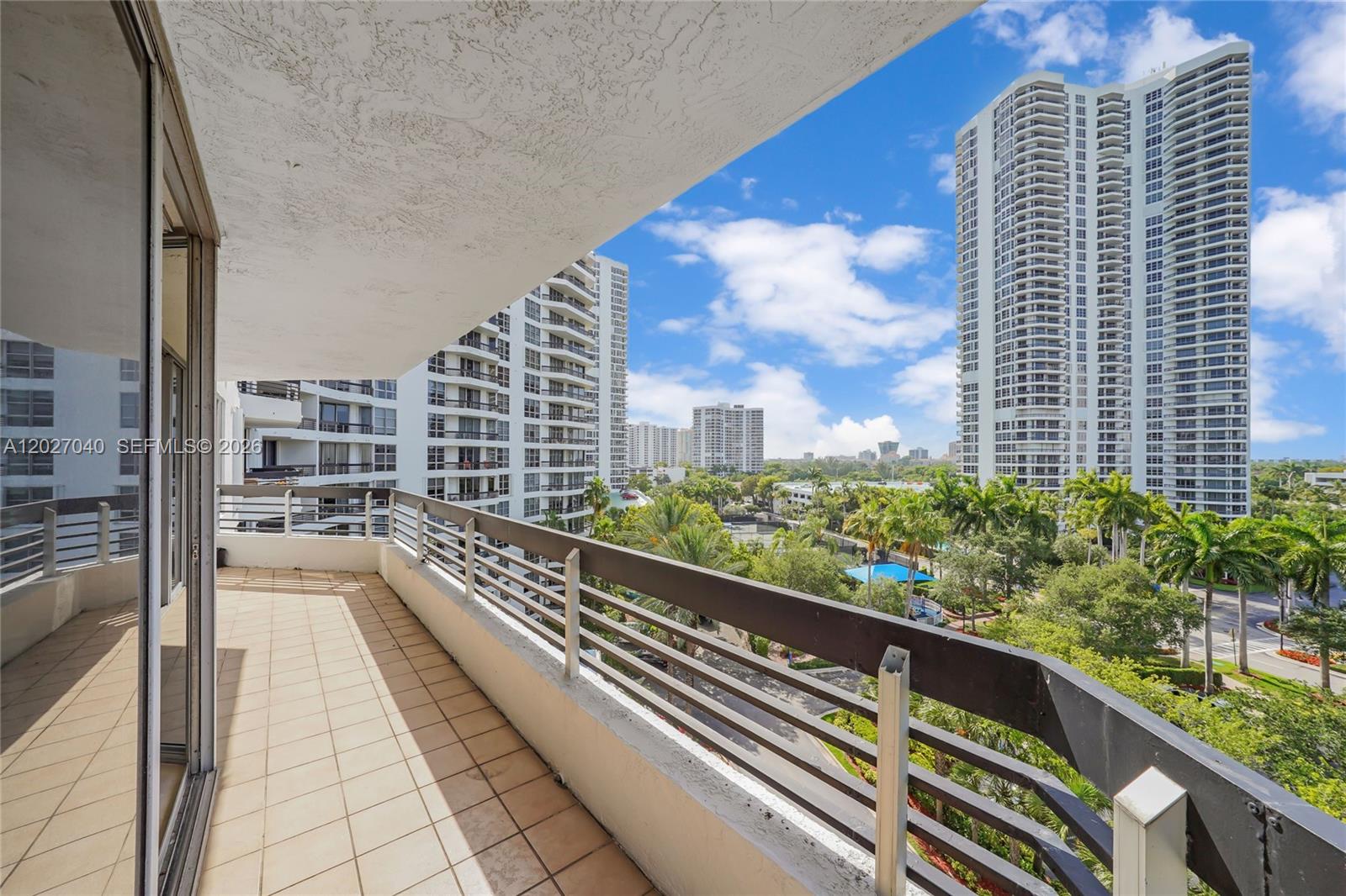 3600 Mystic Pointe Dr #812, Aventura FL 33180