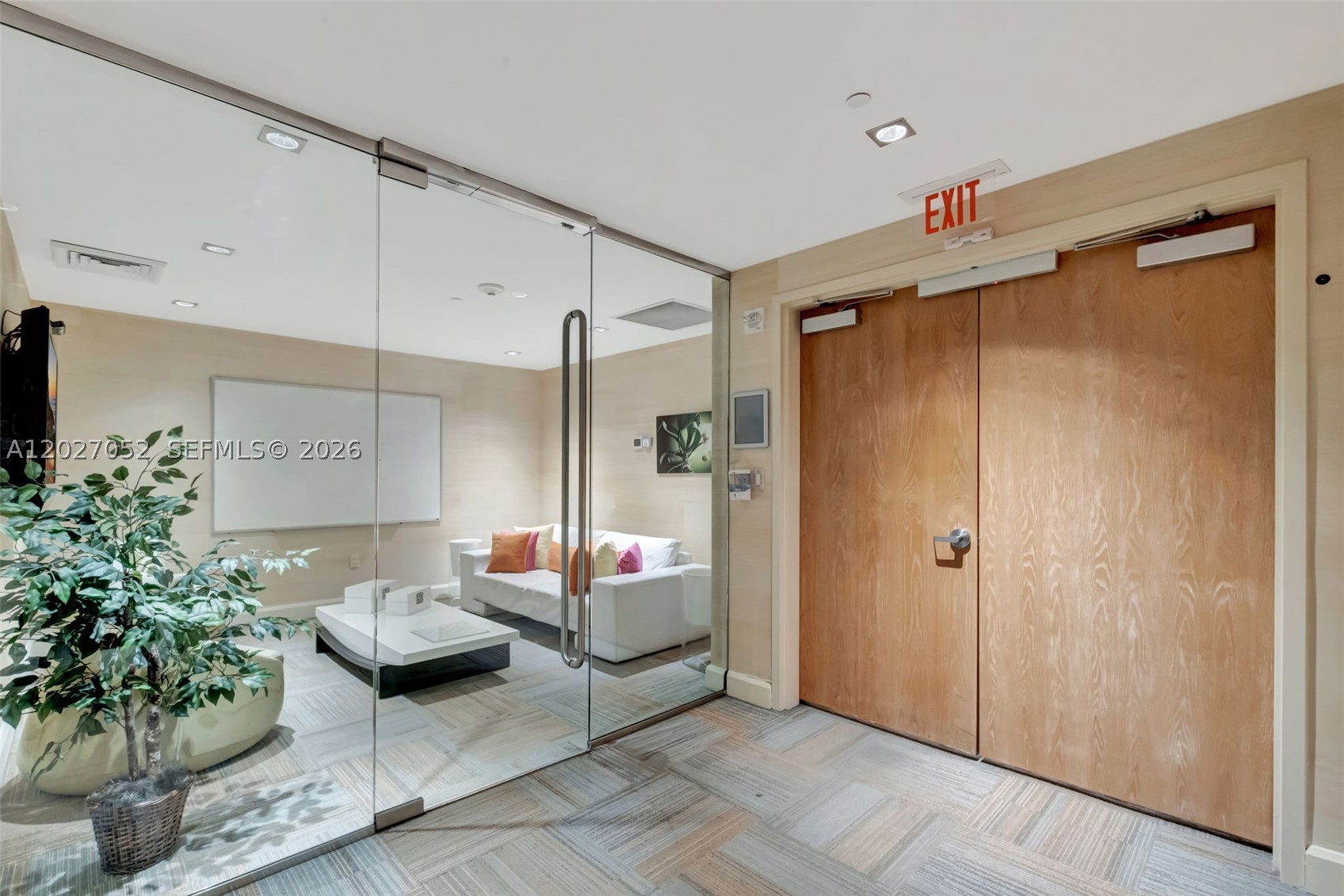 950 Brickell Bay Dr #4504, Miami FL 33131
