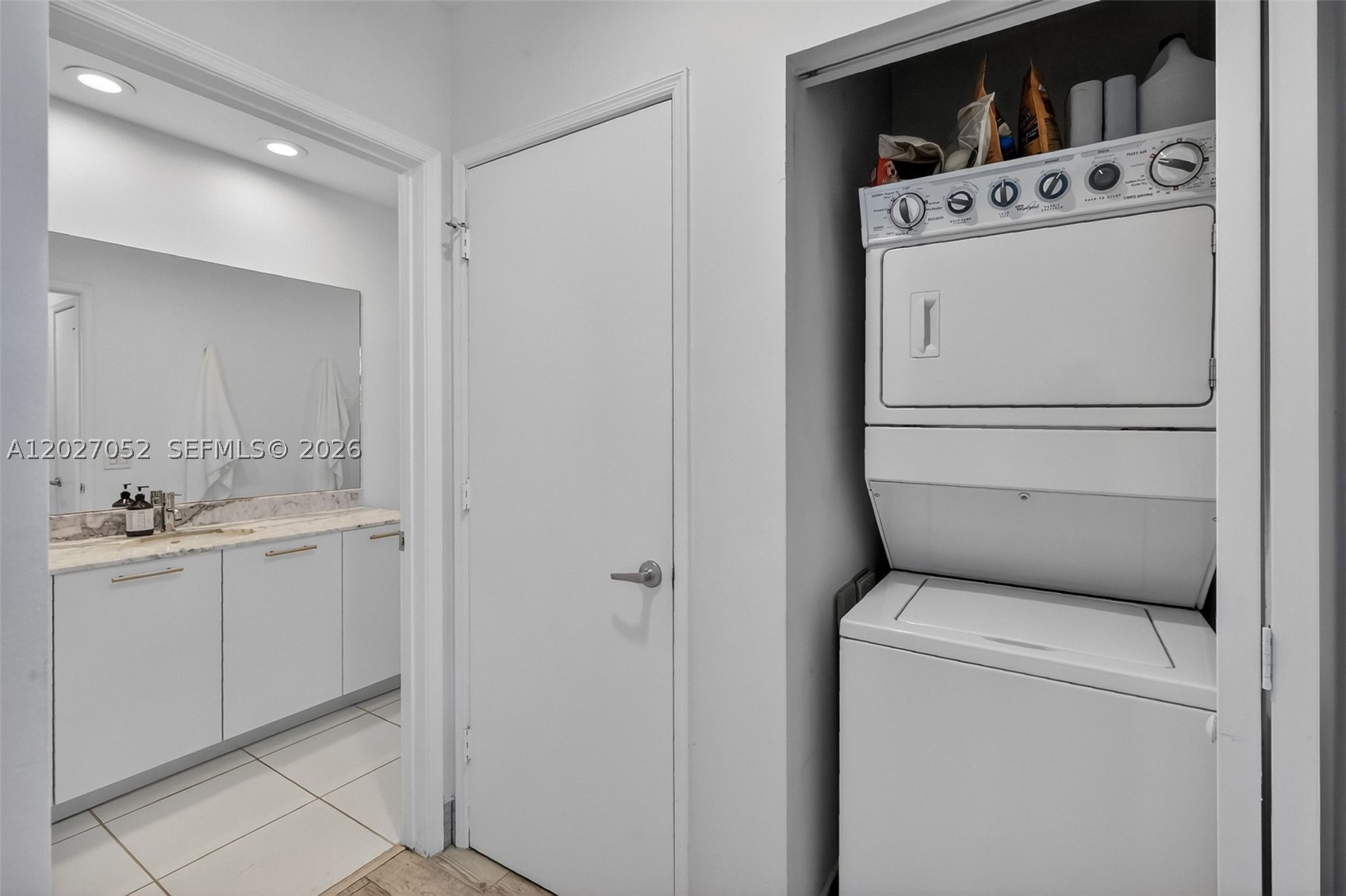 950 Brickell Bay Dr #4504, Miami FL 33131