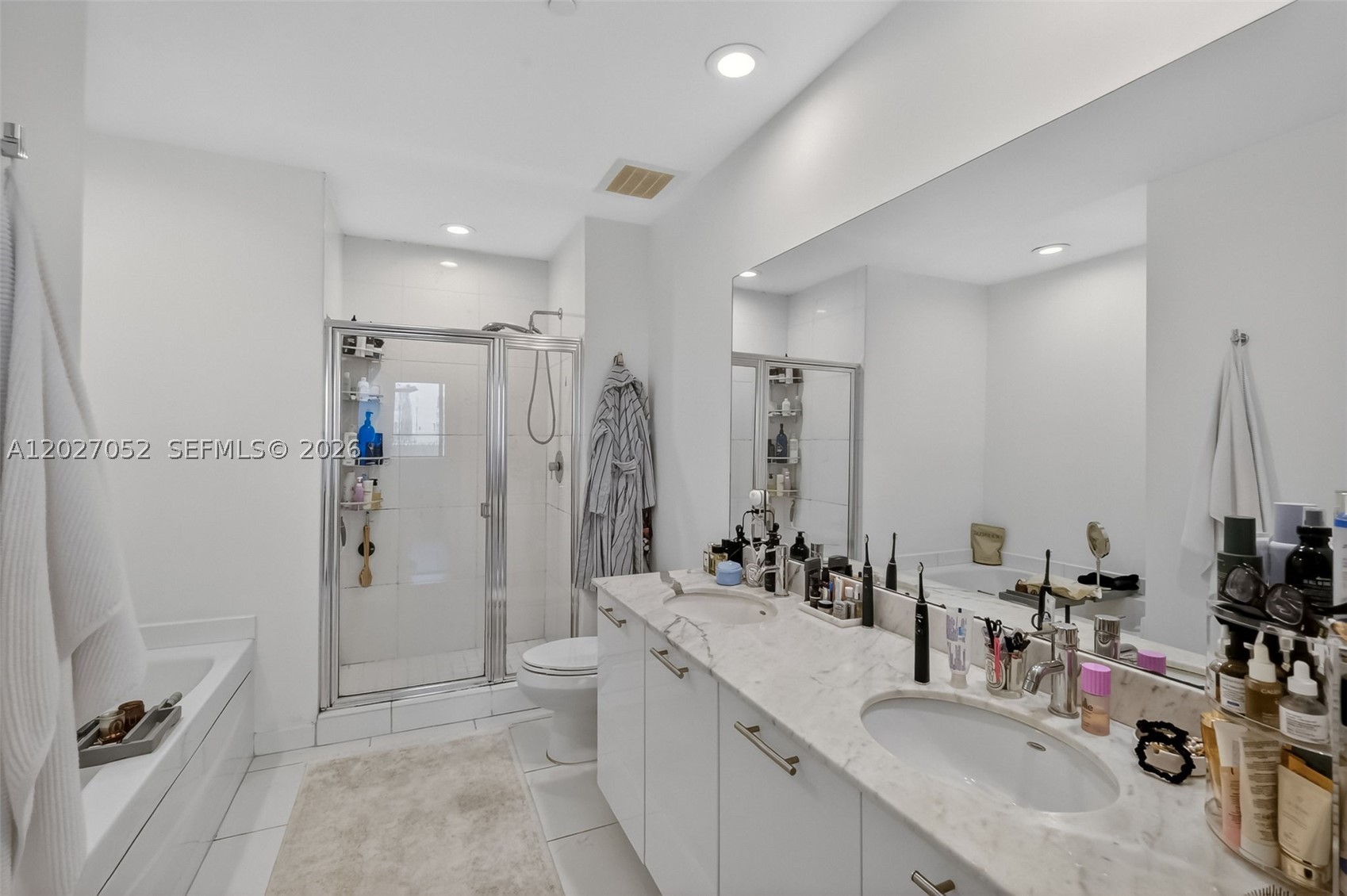 950 Brickell Bay Dr #4504, Miami FL 33131