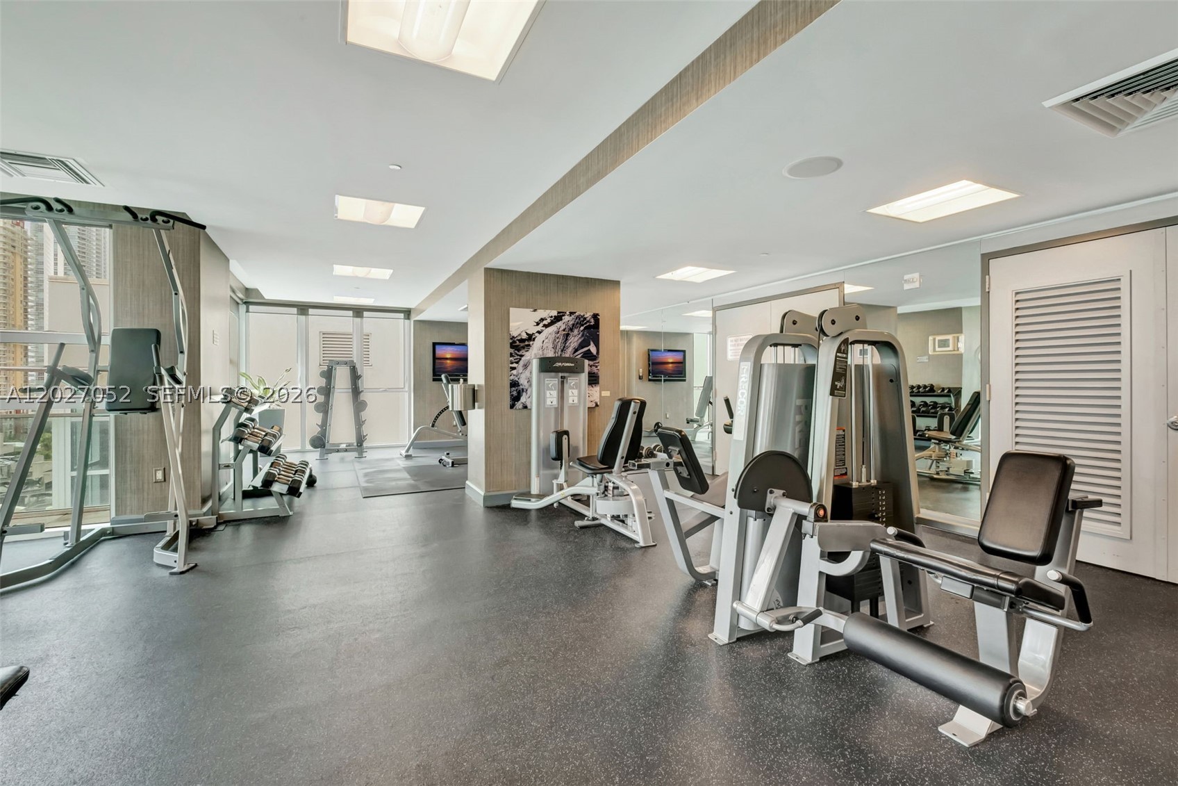 950 Brickell Bay Dr #4504, Miami FL 33131