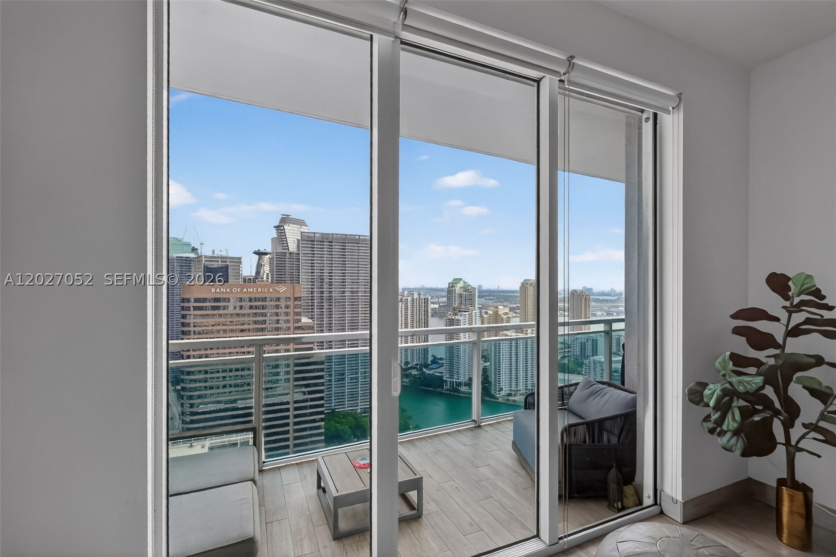 950 Brickell Bay Dr #4504, Miami FL 33131