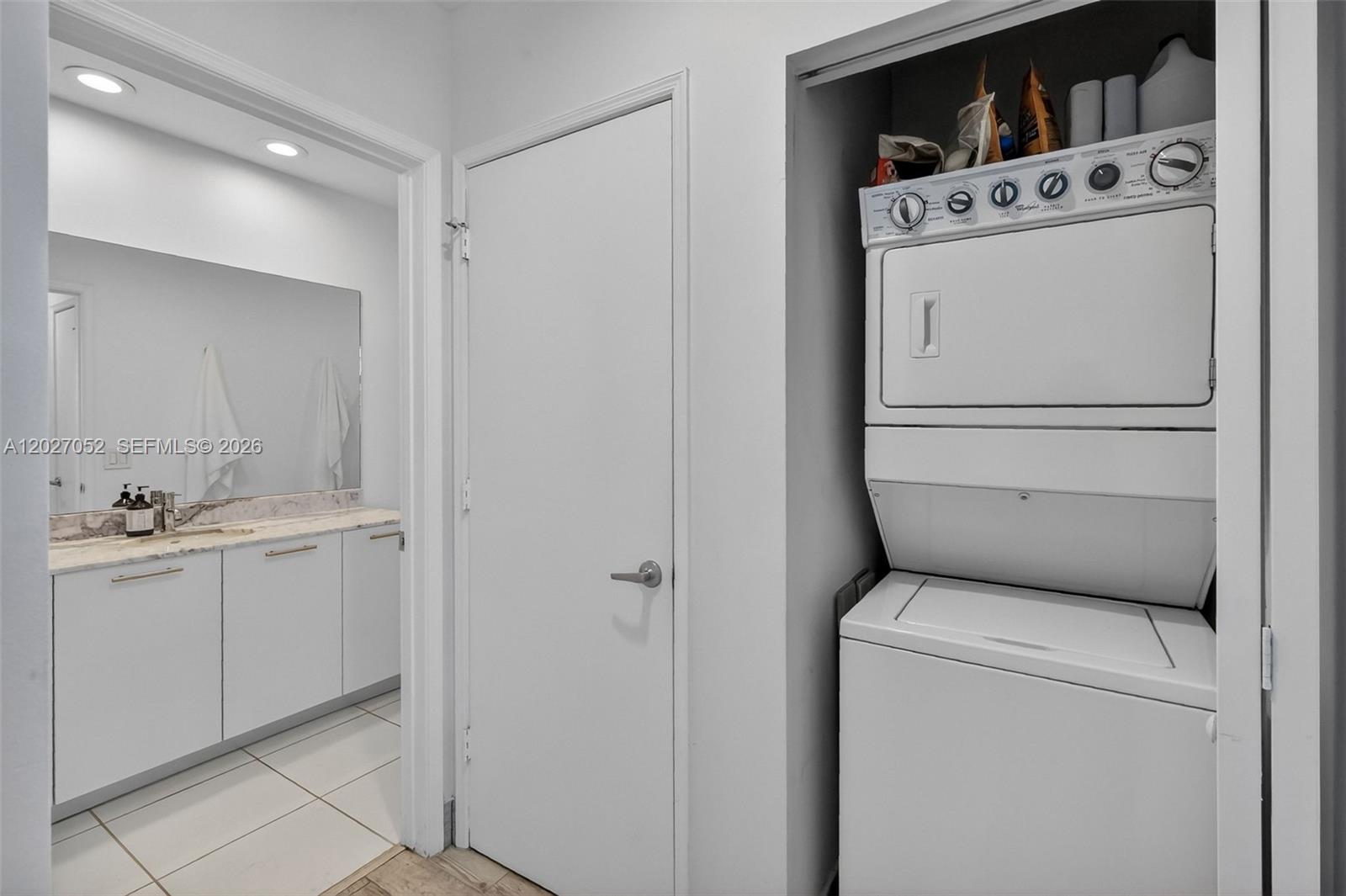 950 Brickell Bay Dr #4504, Miami FL 33131