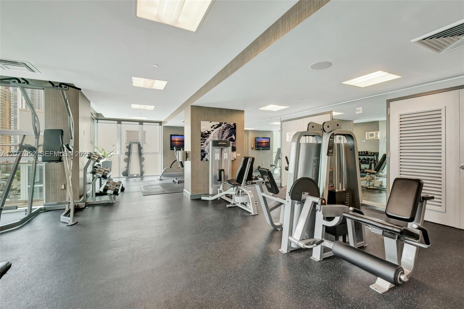 950 Brickell Bay Dr #4504, Miami FL 33131