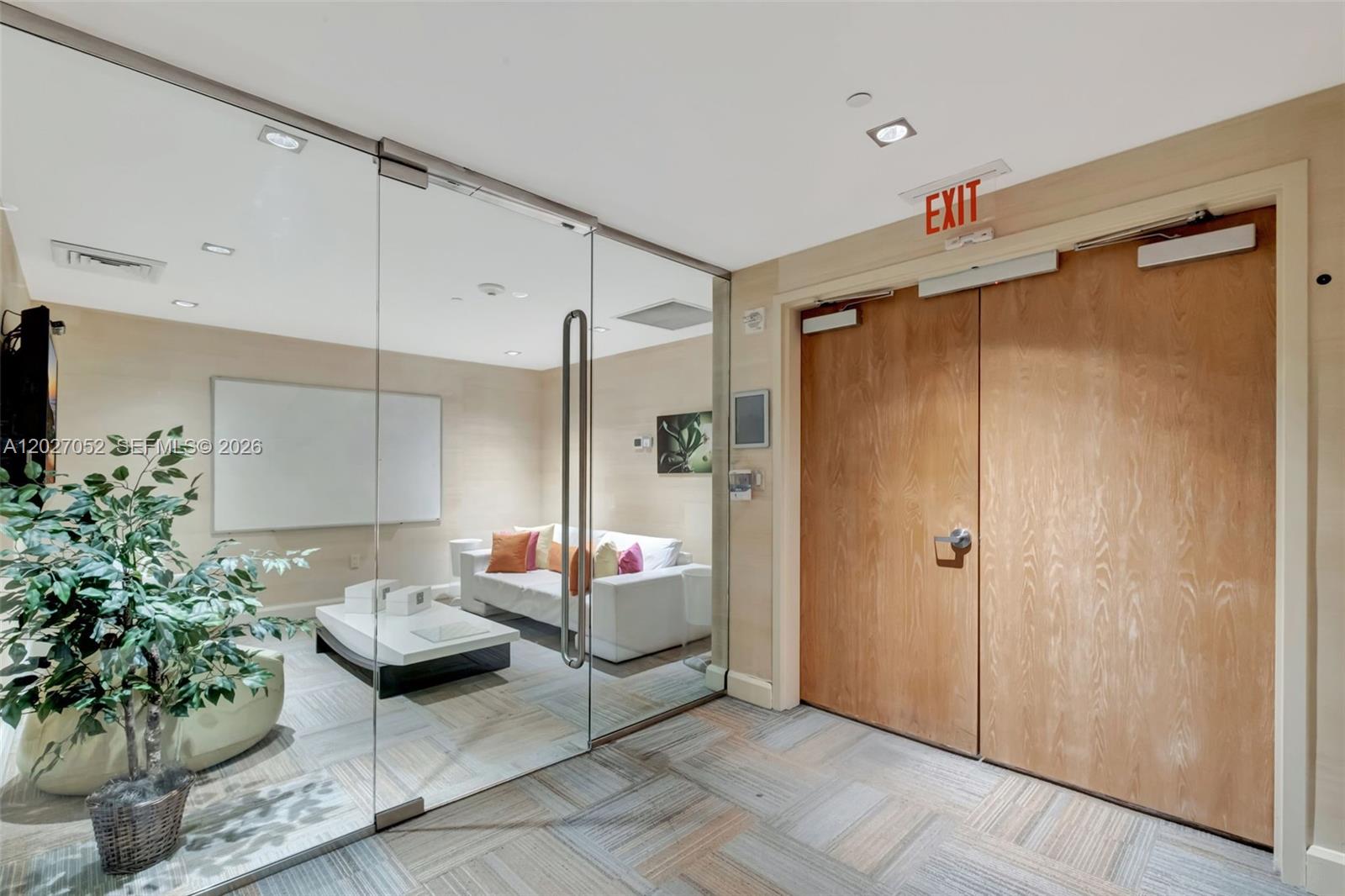 950 Brickell Bay Dr #4504, Miami FL 33131