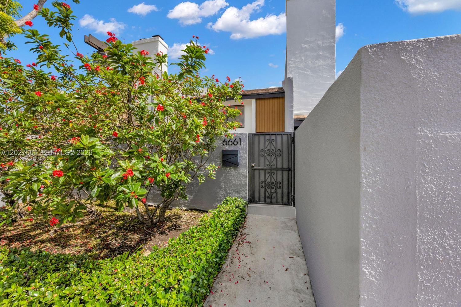 6661 SW 72nd St #35, South Miami FL 33143