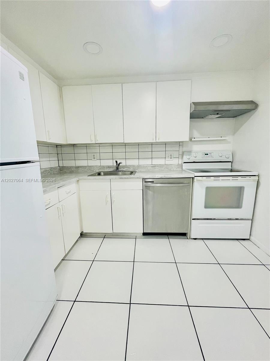 13499 Biscayne Blvd #1613, North Miami FL 33181