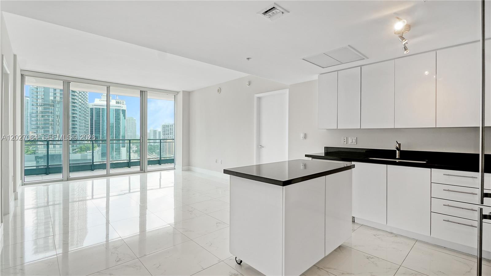 92 SW 3rd St #1803, Miami FL 33130