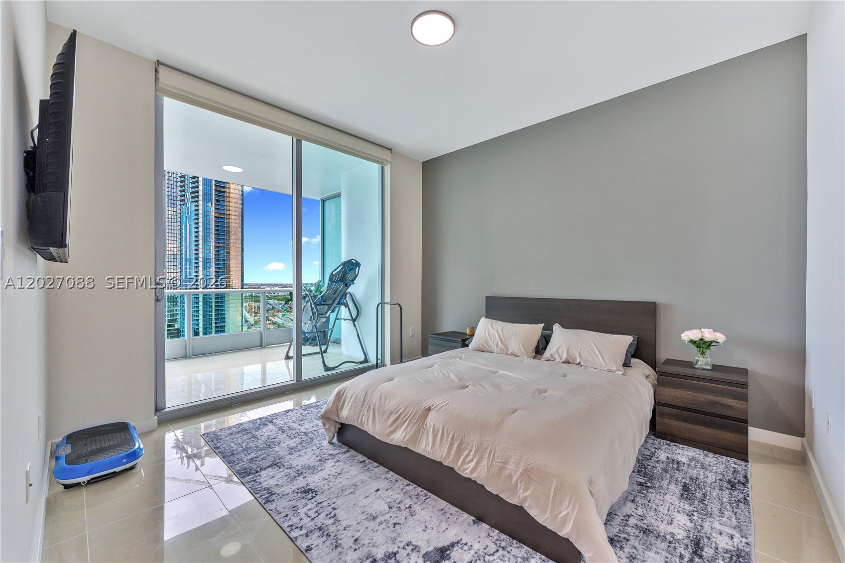 900 Biscayne Blvd #3109, Miami FL 33132