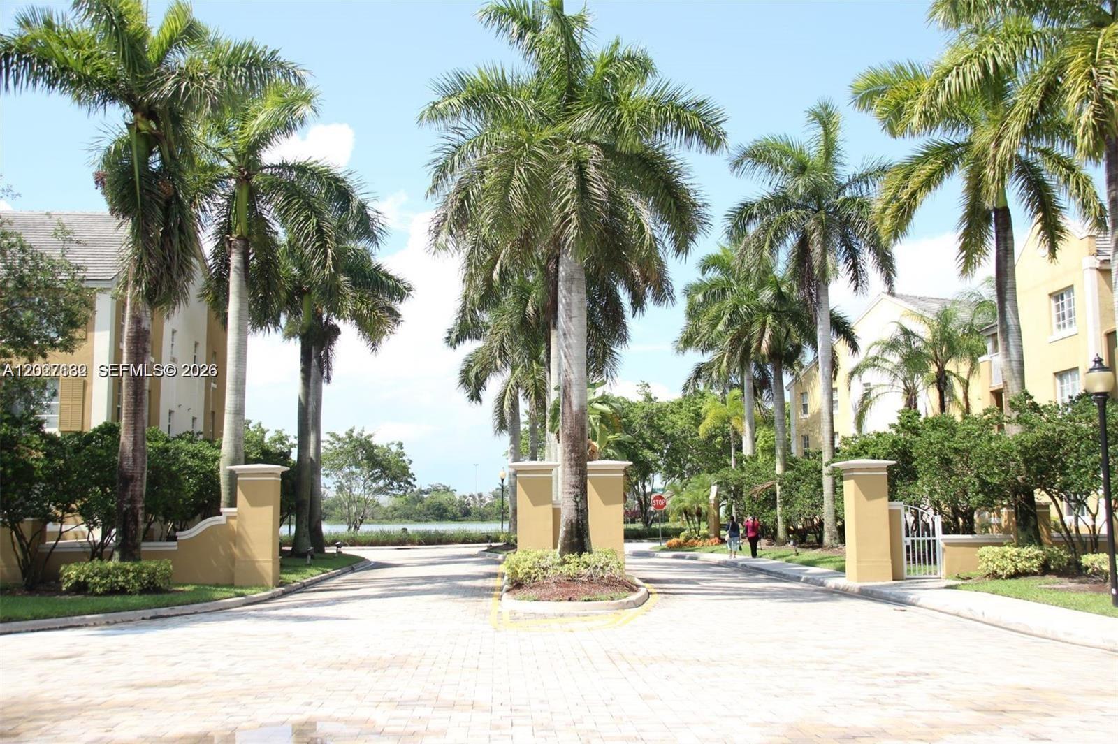 655 SW 111th Way #201, Pembroke Pines FL 33025