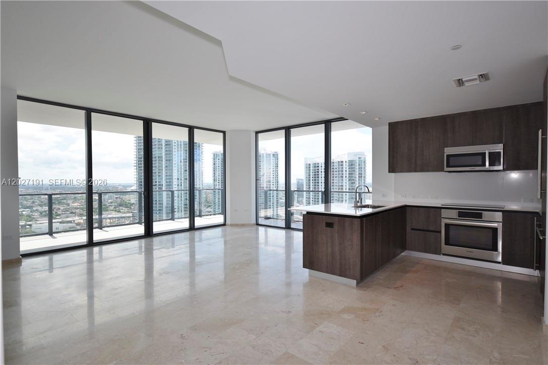 68 SE 6th St #2812, Miami FL 33131