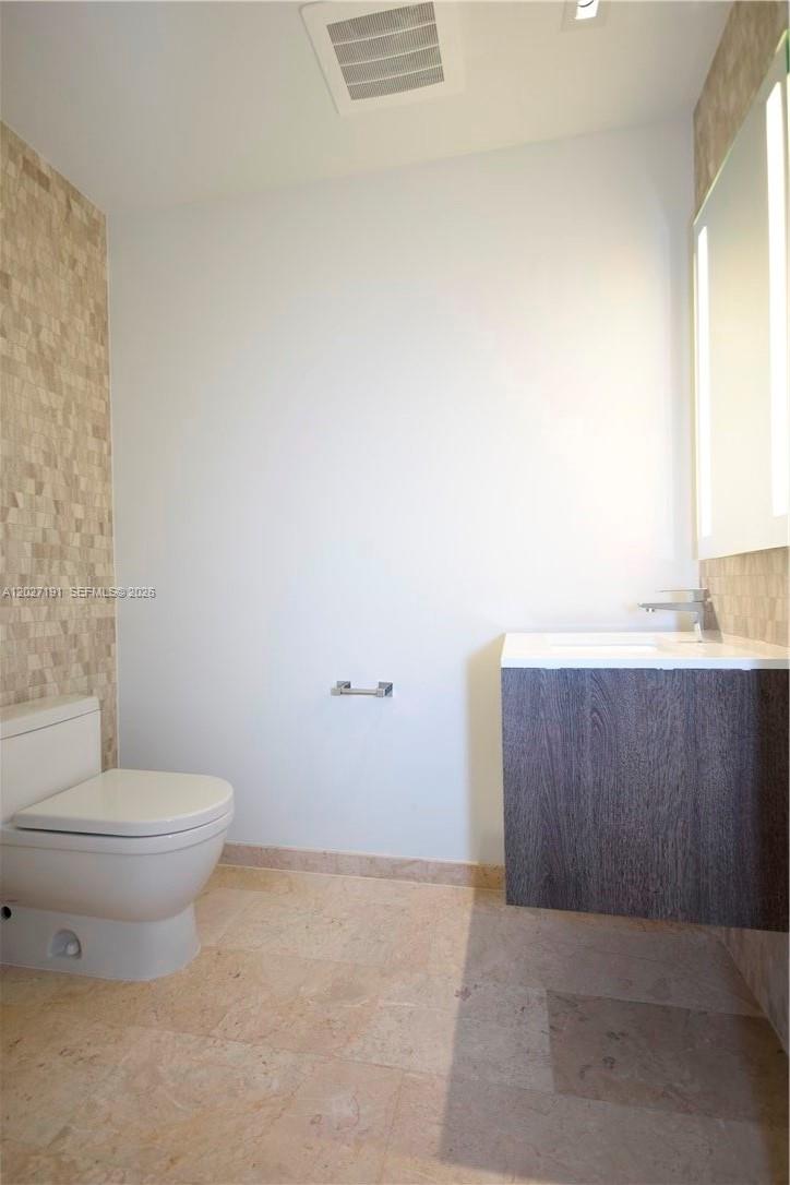 68 SE 6th St #2812, Miami FL 33131