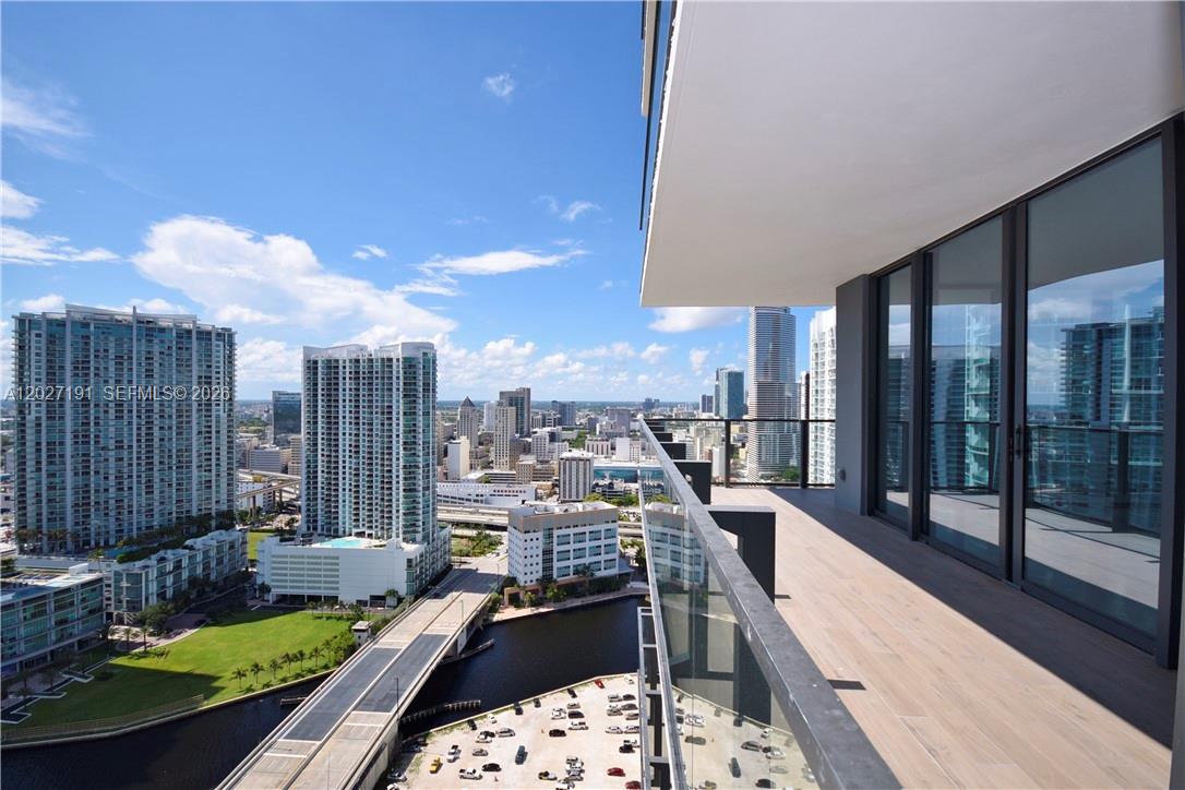 68 SE 6th St #2812, Miami FL 33131