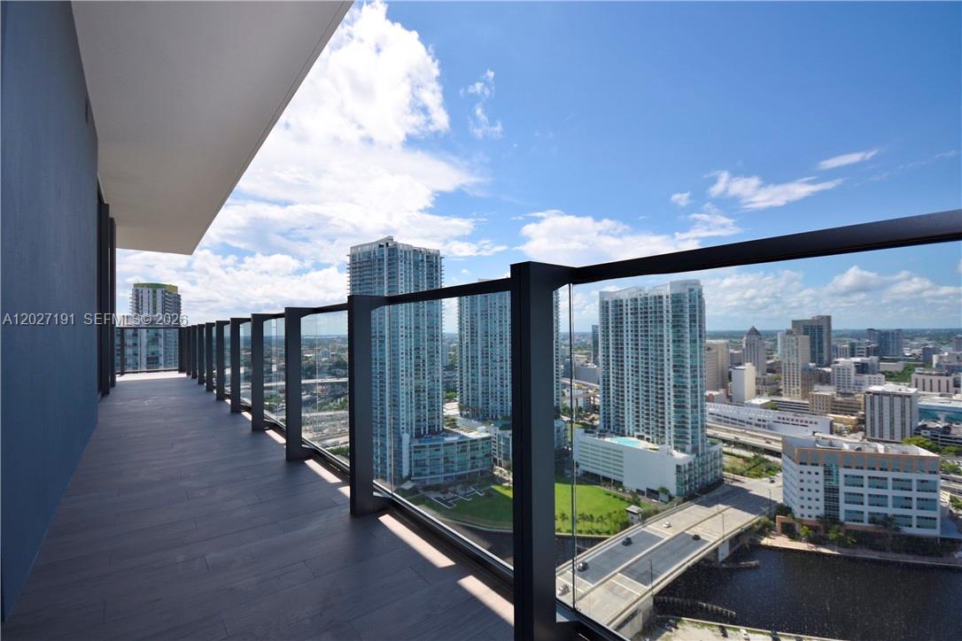 68 SE 6th St #2812, Miami FL 33131