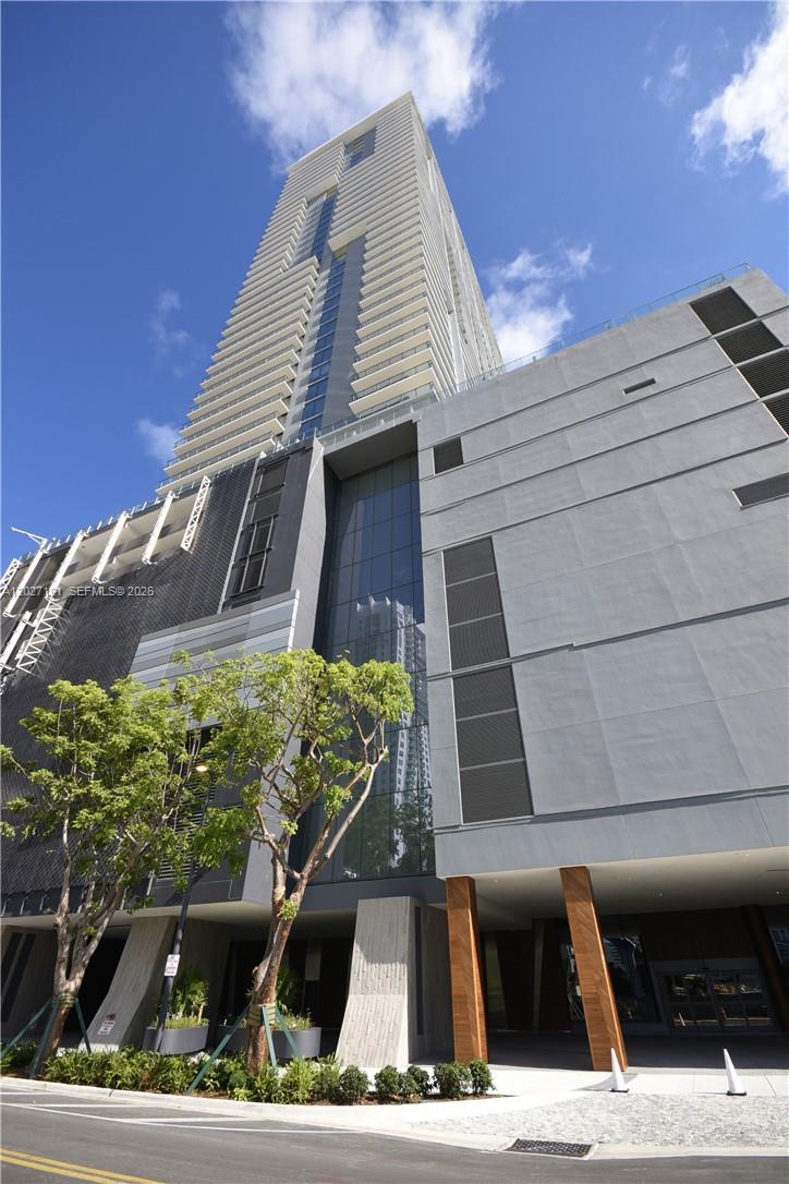 68 SE 6th St #2812, Miami FL 33131