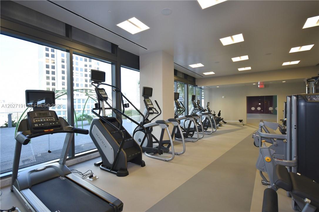 68 SE 6th St #2812, Miami FL 33131