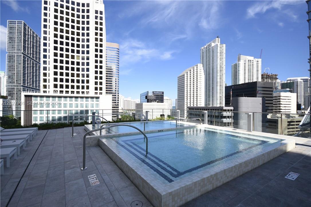 68 SE 6th St #2812, Miami FL 33131