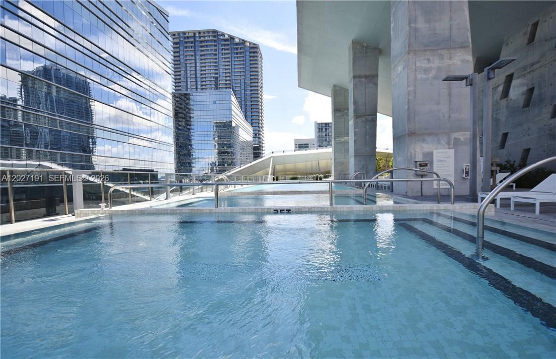 68 SE 6th St #2812, Miami FL 33131